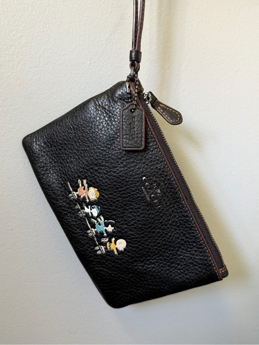 Coach x Peanuts Snoopy Ice Skating Friends Corner Zip Wristlet Black Leather